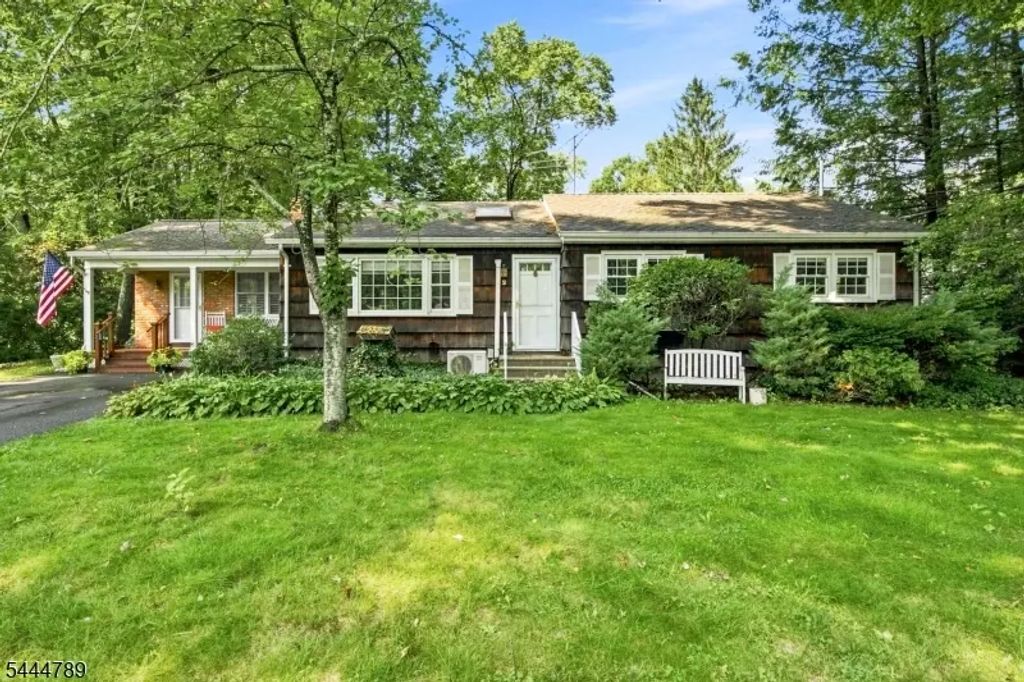 2 Mohican Trl, Jefferson Twp.