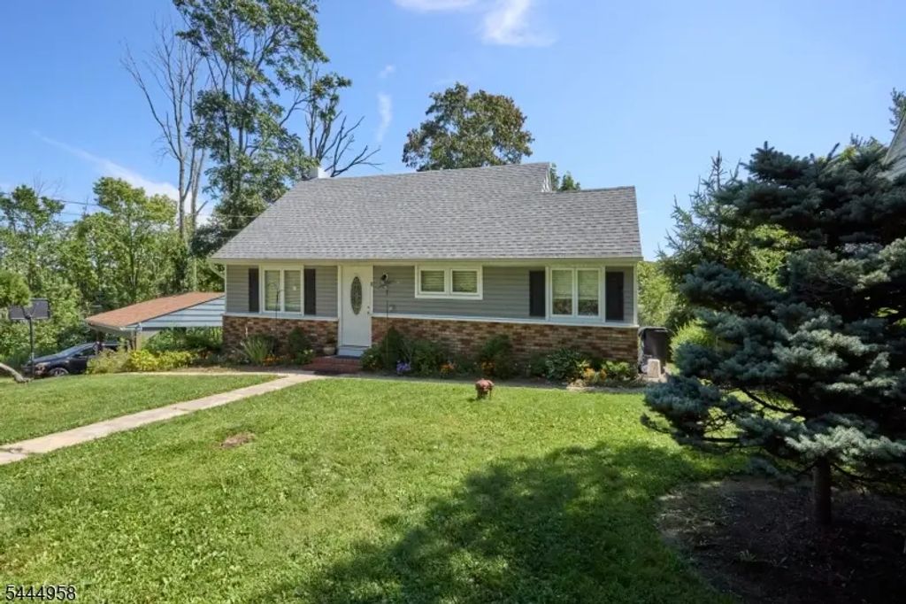 1 Lake Shore Dr, Roxbury Twp.