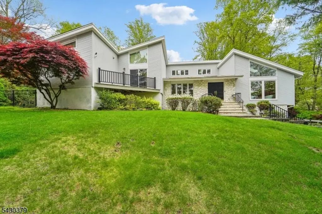 8 Union Hill Rd, Denville Twp.