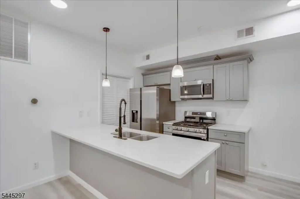 500 S 18th St, Apt 1, Newark City