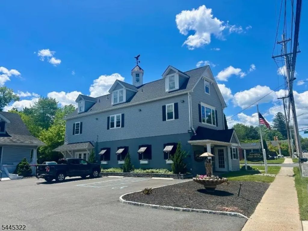 633 Valley Rd, Long Hill Twp.