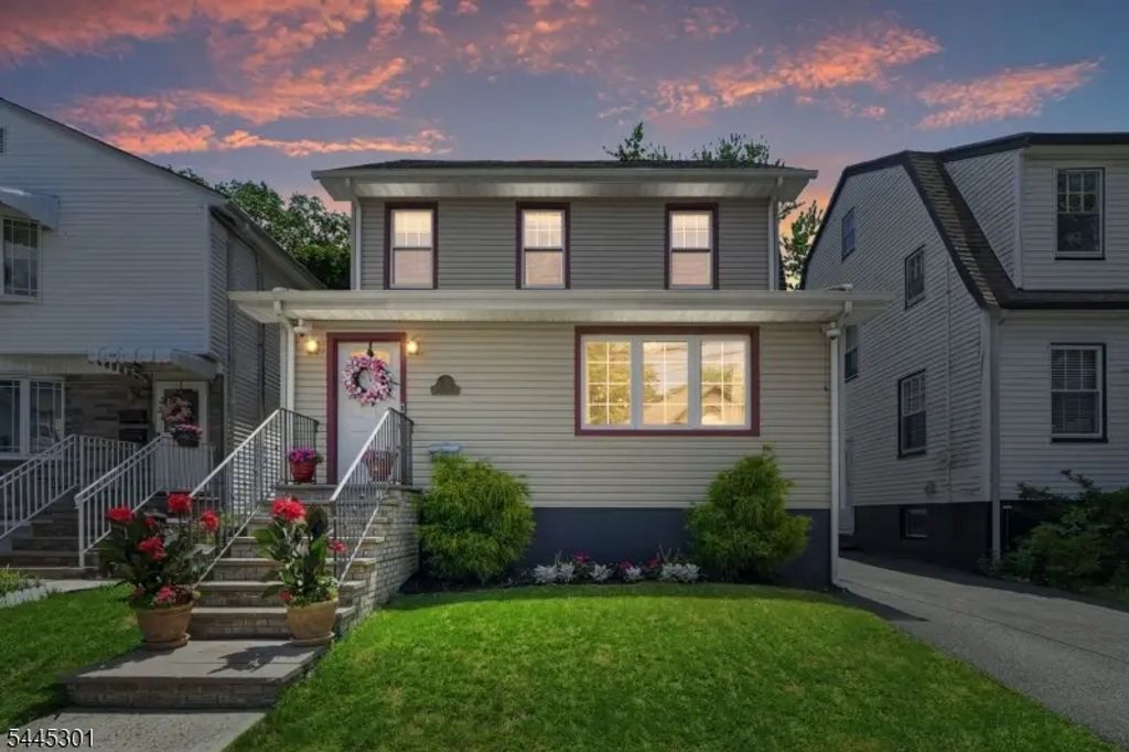 56 Essex Ave, Maplewood Twp.