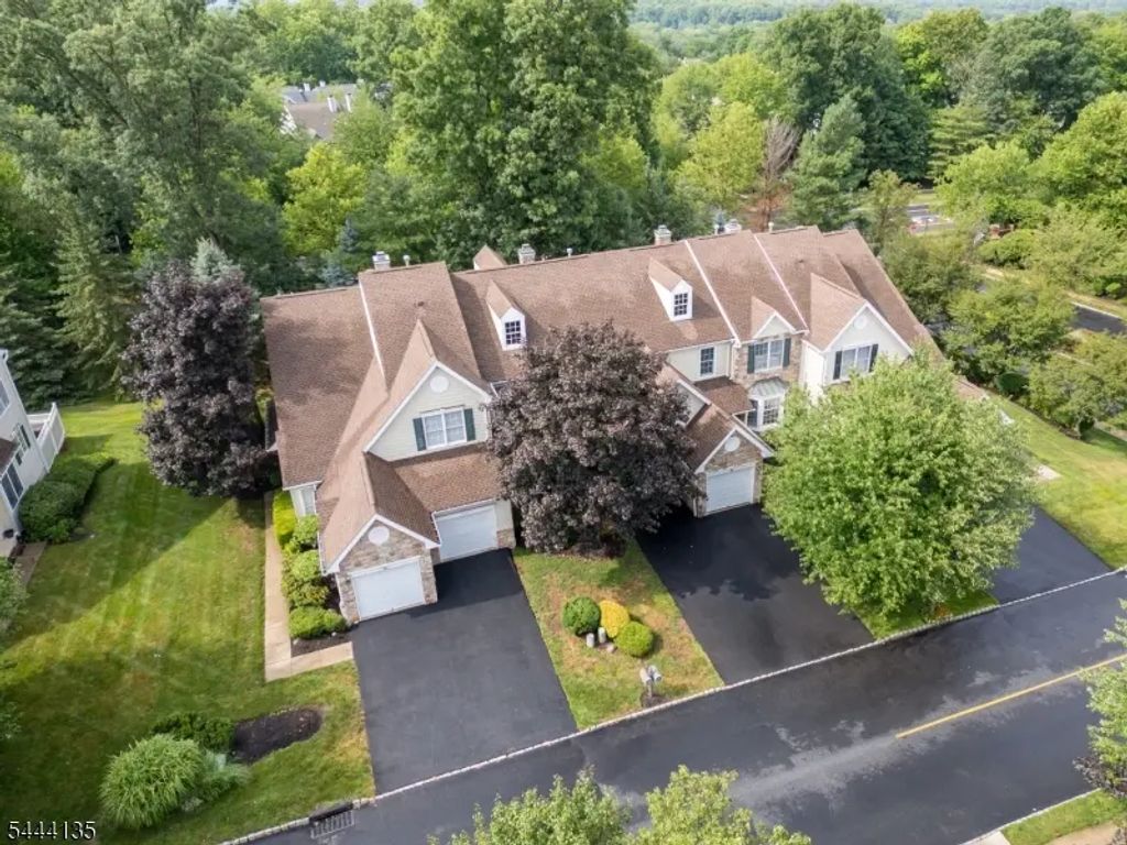 58 Patriot Hill Dr, Bernards Twp.