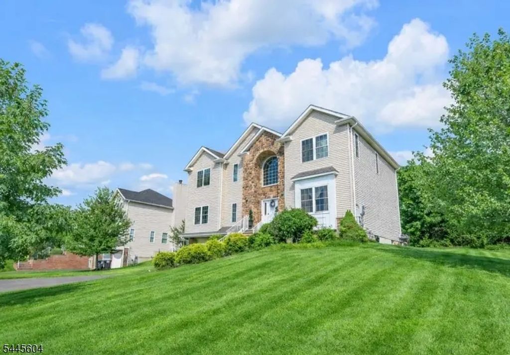 6 Jacob Way, Lopatcong Twp.