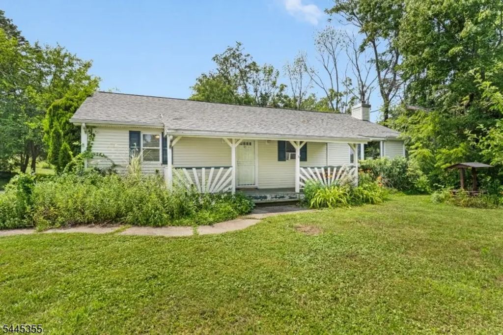 54 Skytop Rd, Wantage Twp.