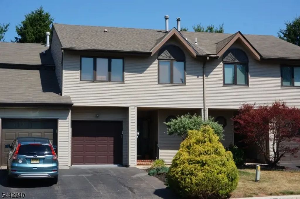 10 Hemlock Ct, Raritan Twp.