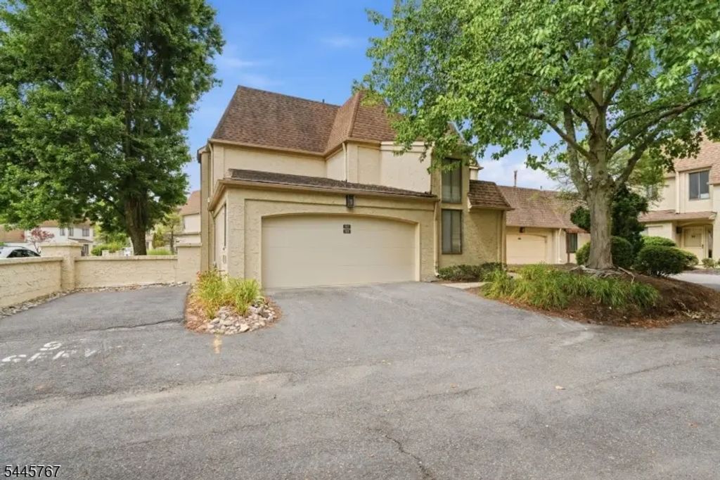 93 Gate House Ln, Edison Twp.