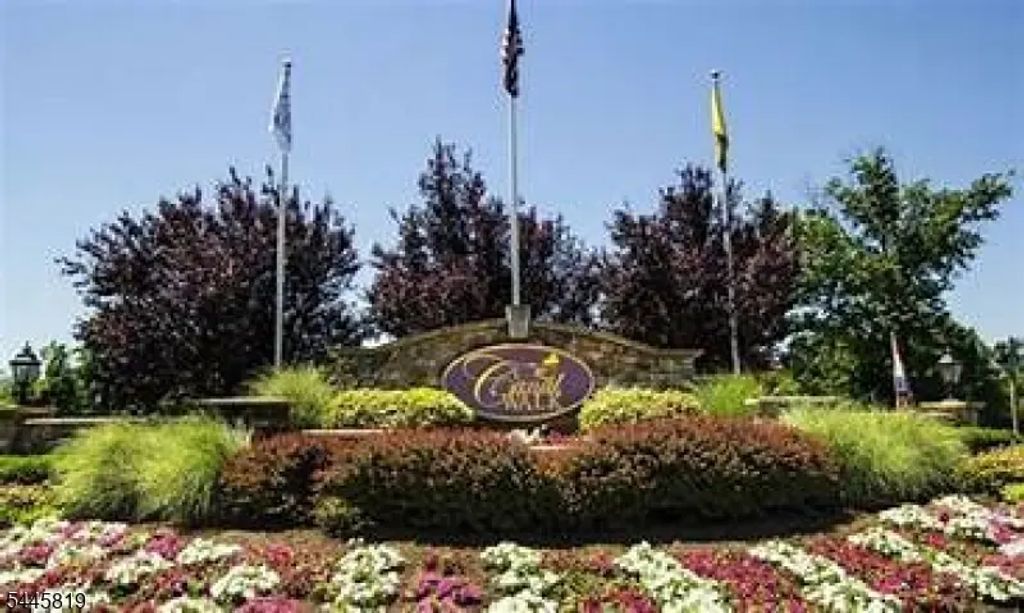 6 Delaware Crossing, Franklin Twp.