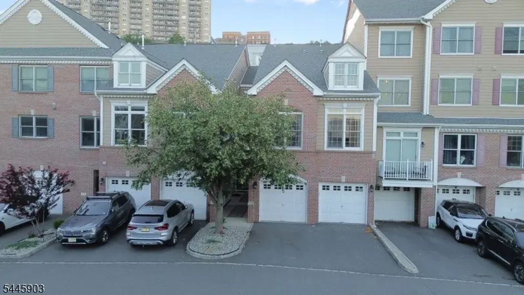169 Price Ct, West New York Town