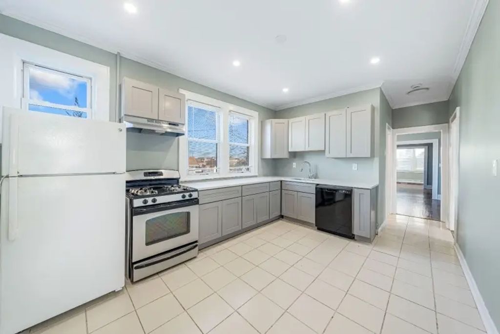400 W Elm St, Linden City