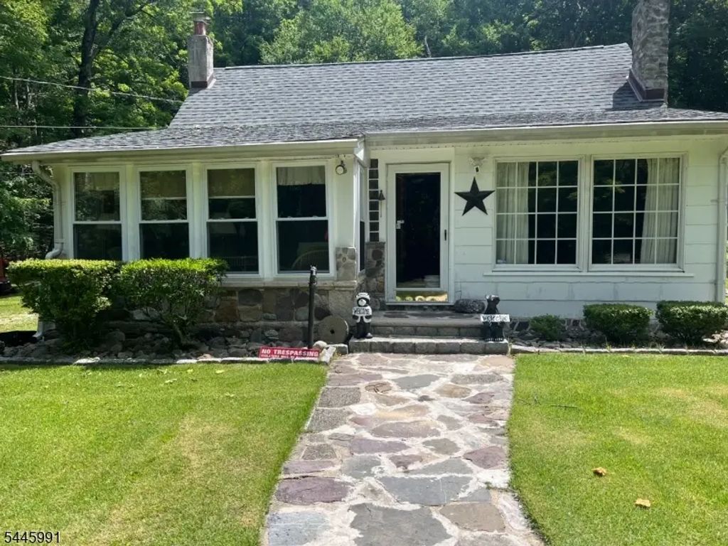 860 Burnt Meadow Rd, West Milford Twp.