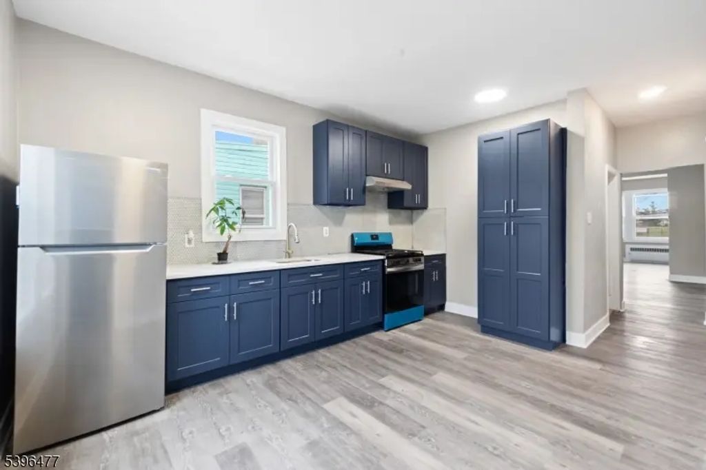 337 Leslie St, Newark City