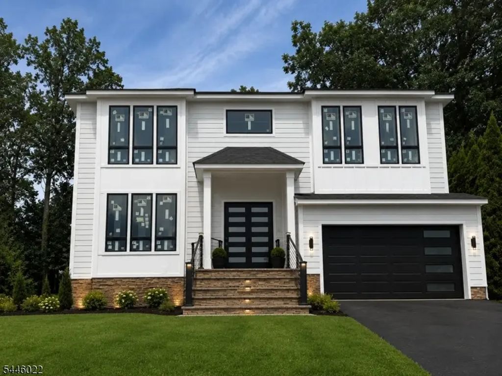 29 Spier Dr, Livingston Twp.