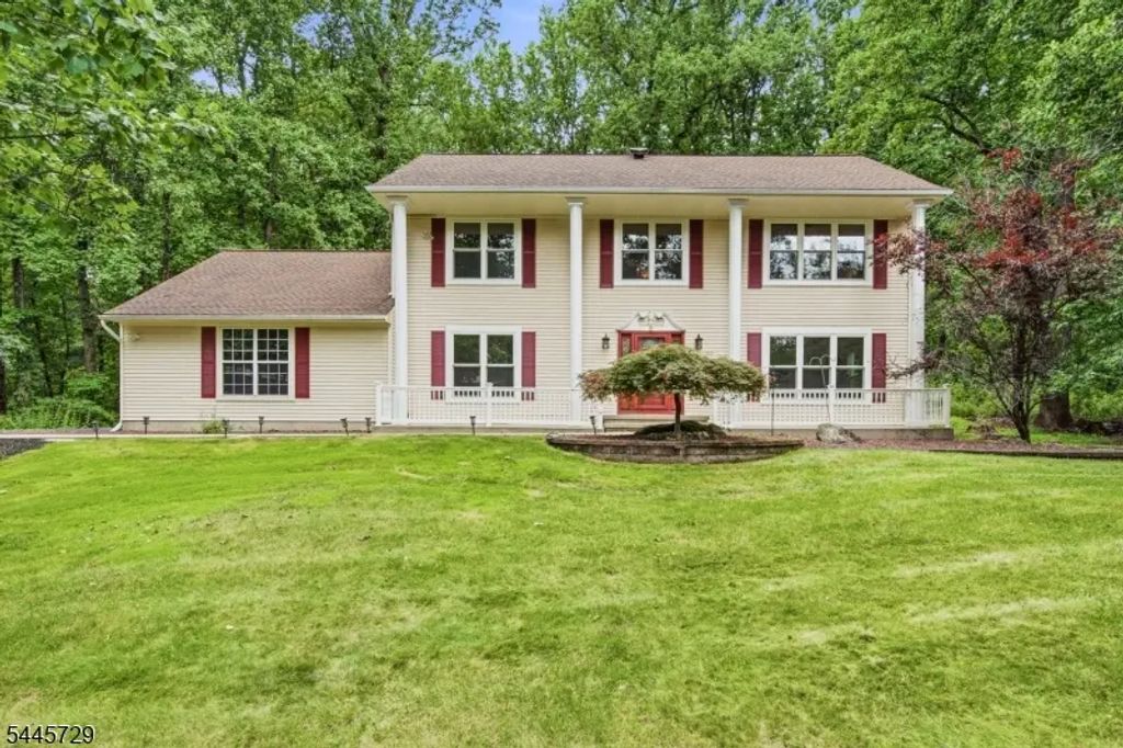 9 Stirrup Way, Franklin Twp.