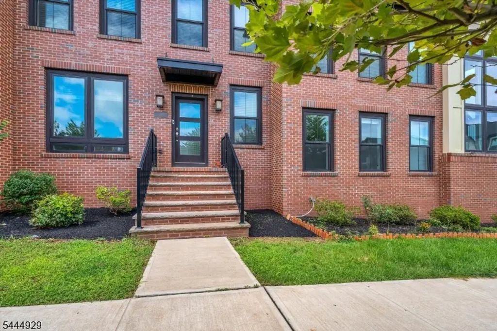 3 Sweetbay St, Montgomery Twp.