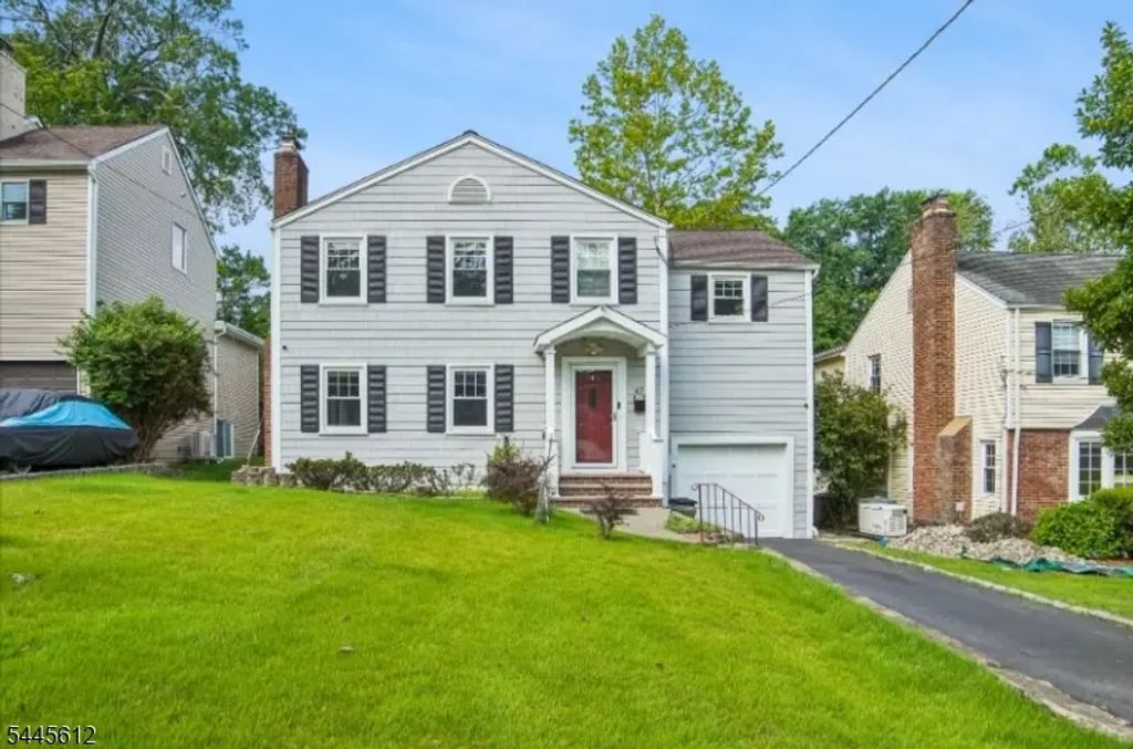 47 W Lawn Rd, Livingston Twp.