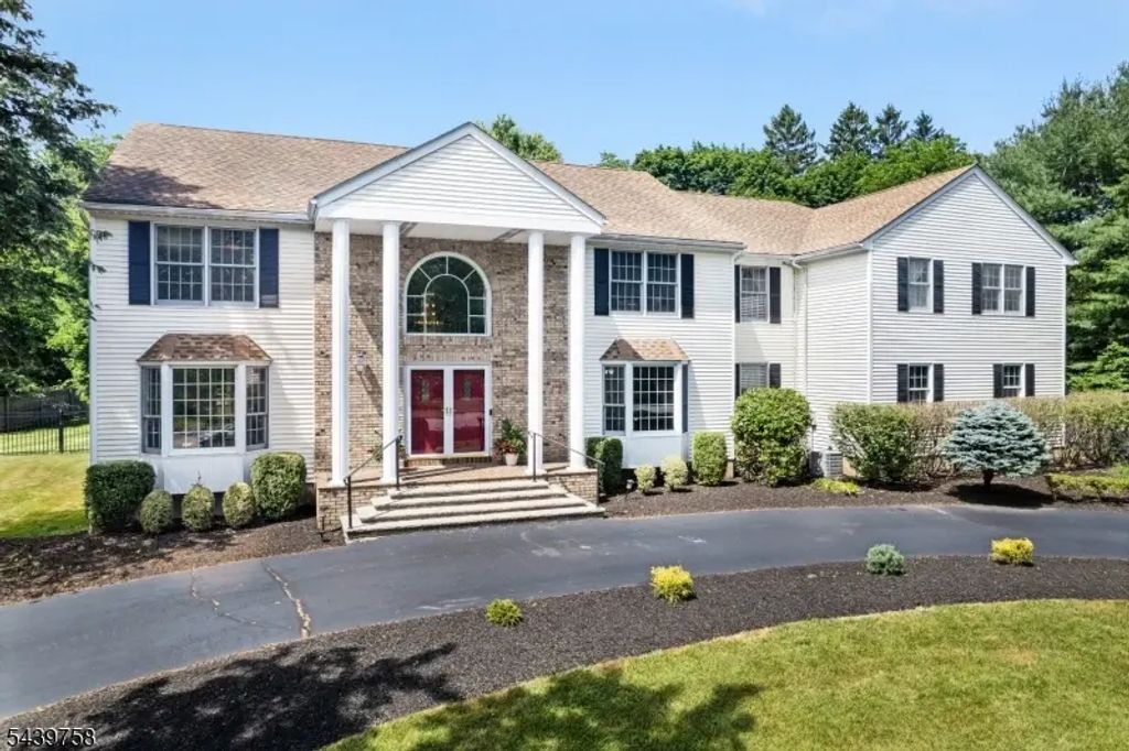 2 William Way, Washington Twp.