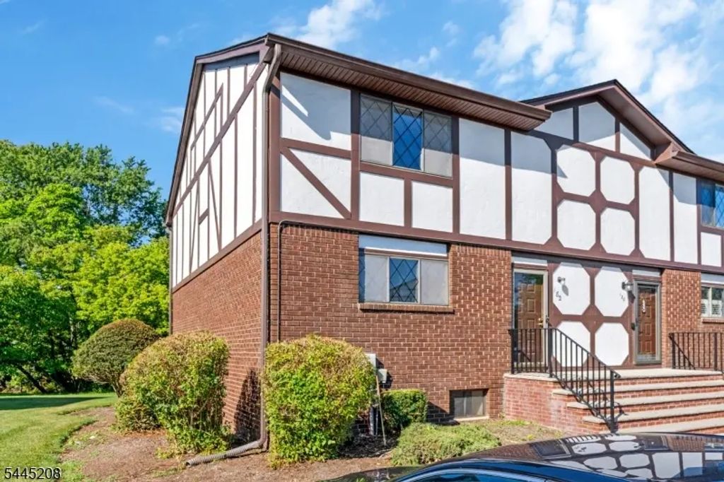 182 Wildflower Ln, Hillsborough Twp.