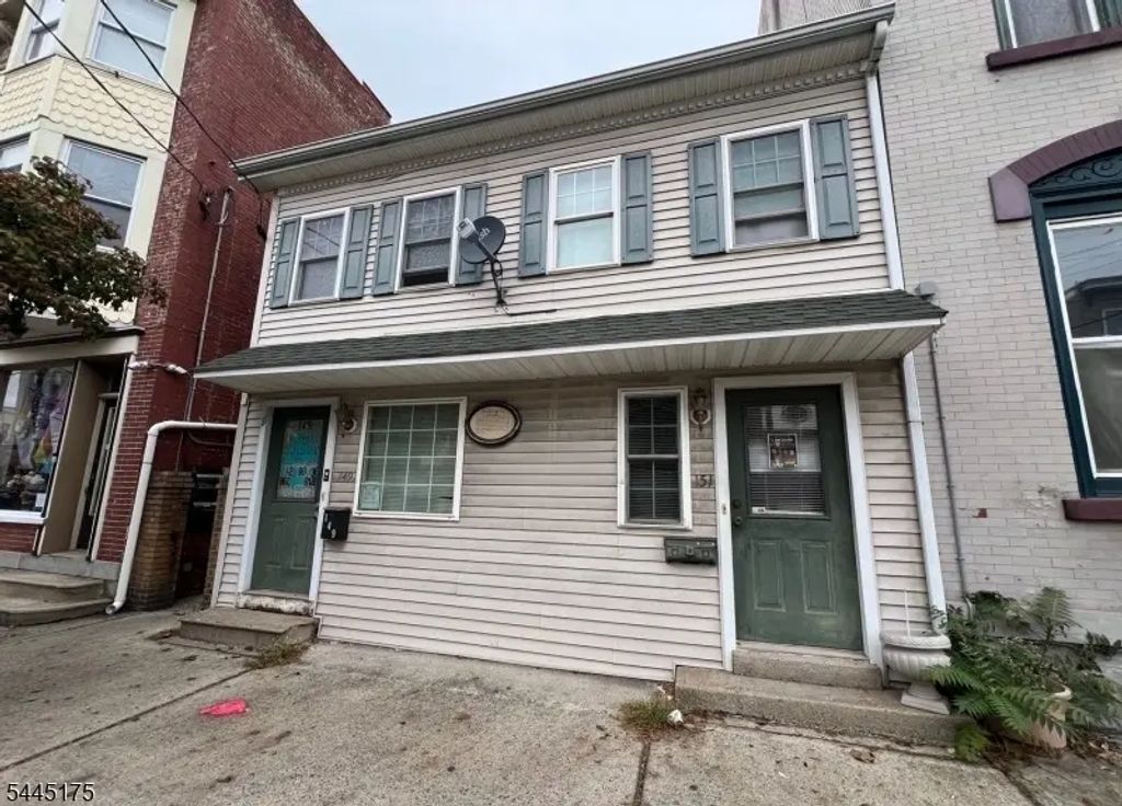 151 S Main St, Phillipsburg Town