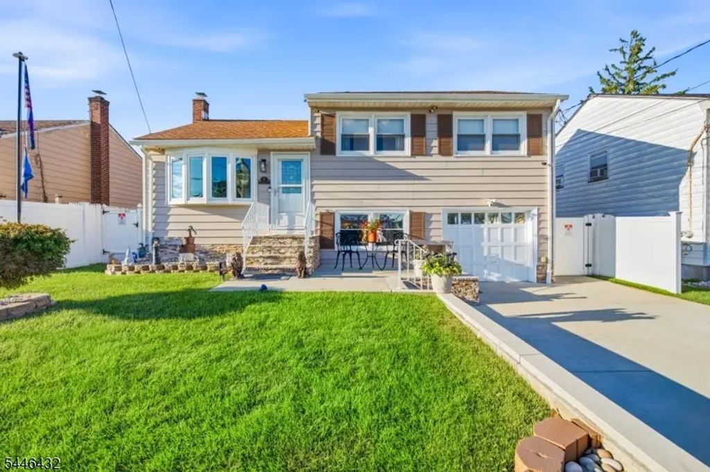 8 Oak St, Carteret Boro