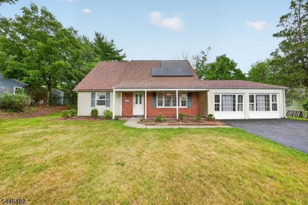 6 Concord Dr, Franklin Twp.