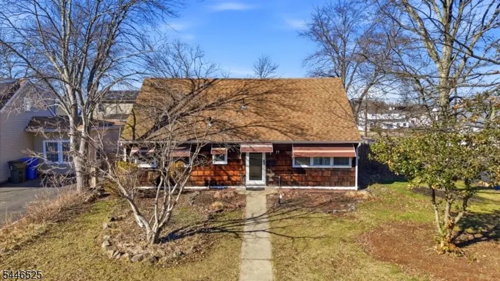77 W Arthur Pl, Woodbridge Twp.