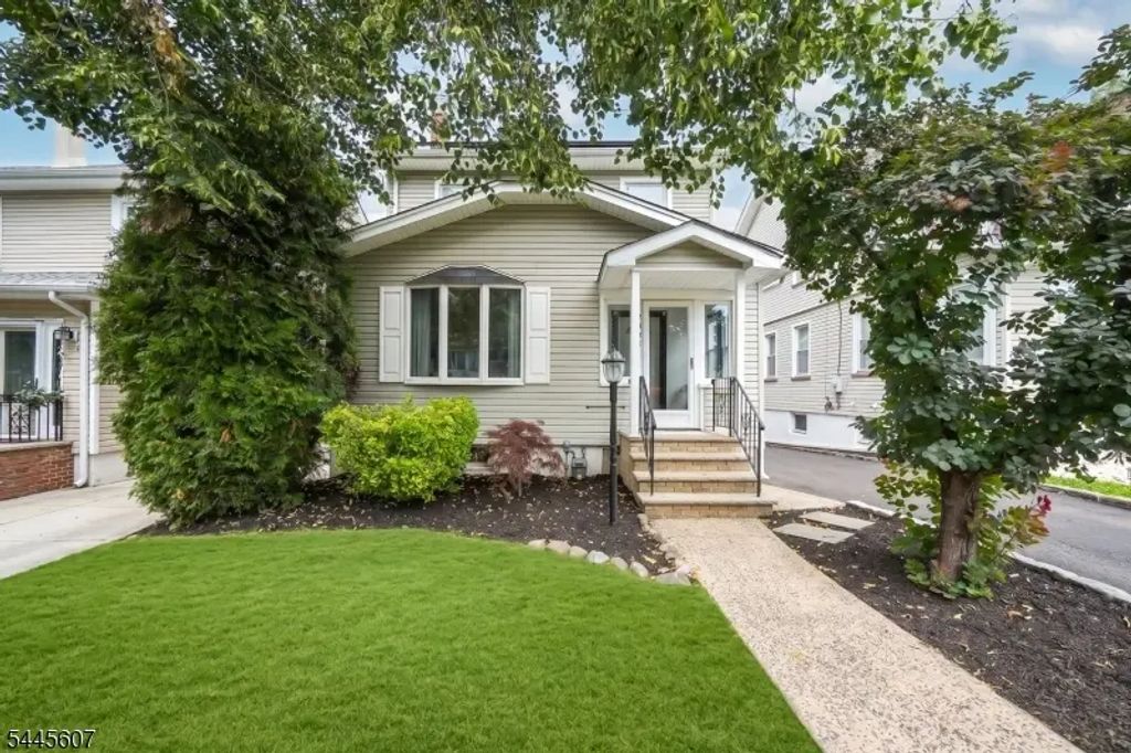 1046 Falls Ter, Union Twp.
