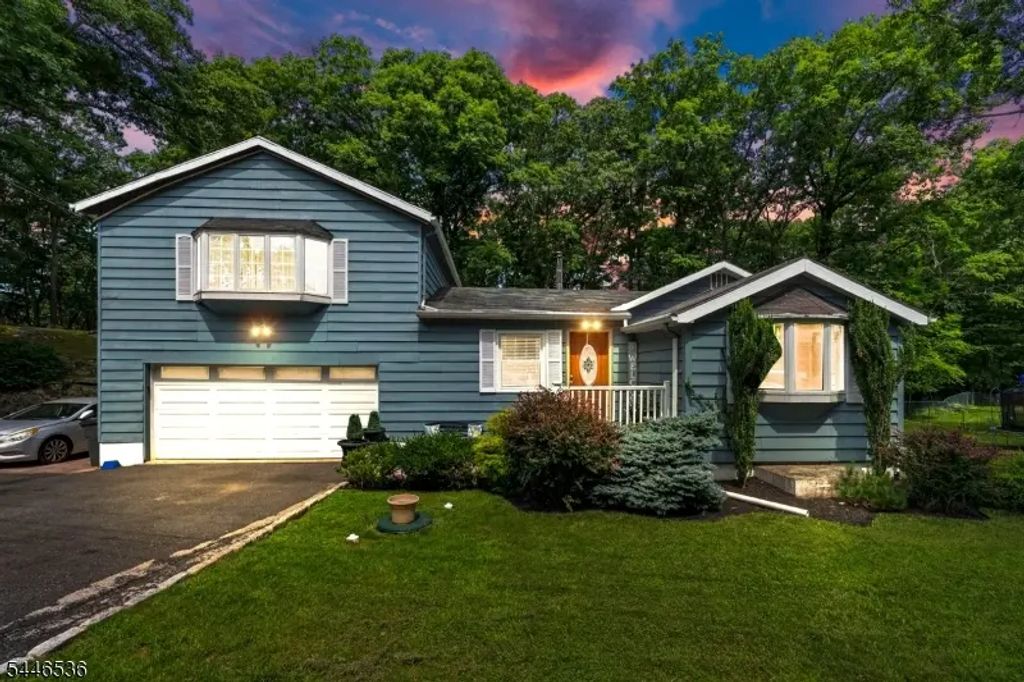 36 Lebanon Trl, Hopatcong Boro