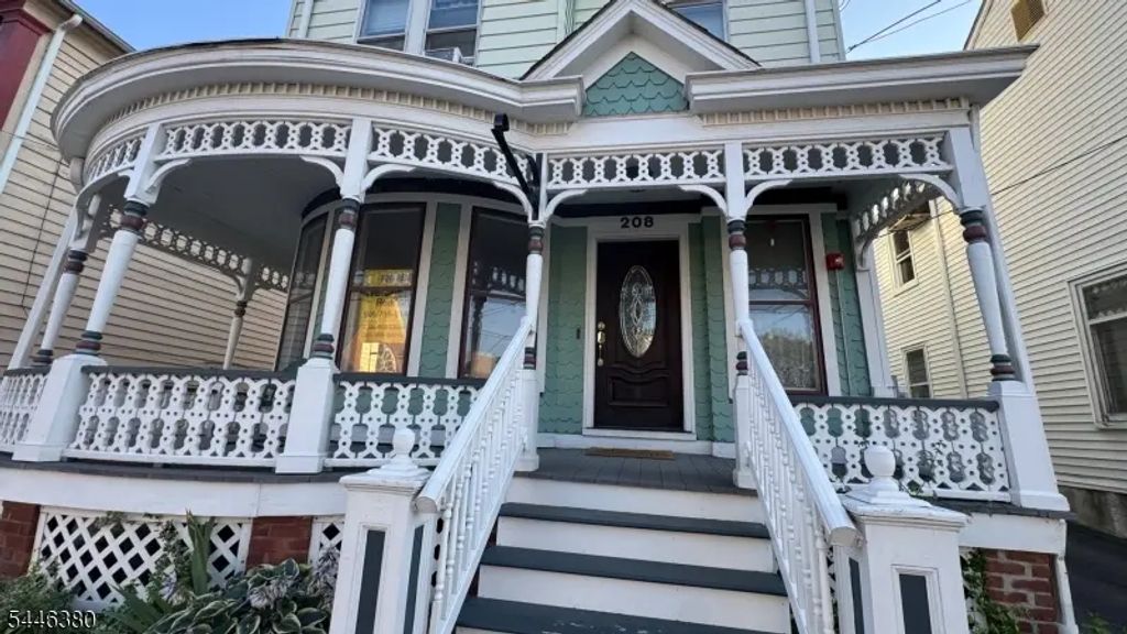208 Main St, Hackettstown Town