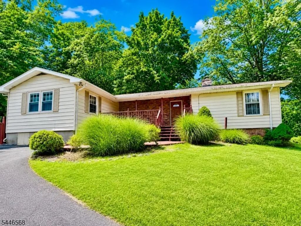 18 Summit Rd, Sparta Twp.