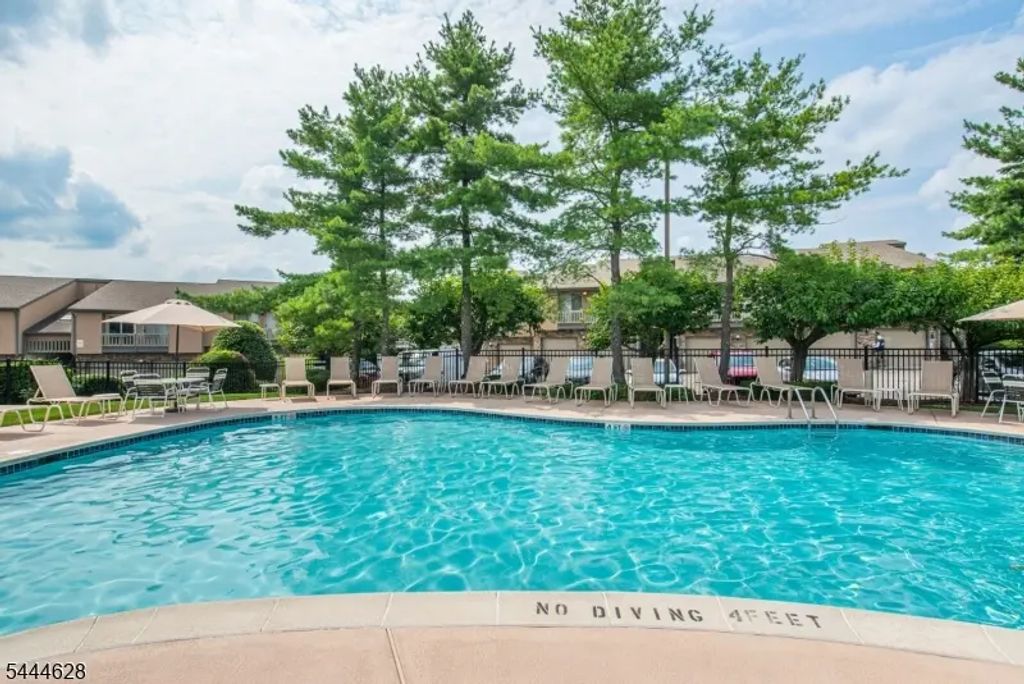 71 Colton Cir, West Orange Twp.