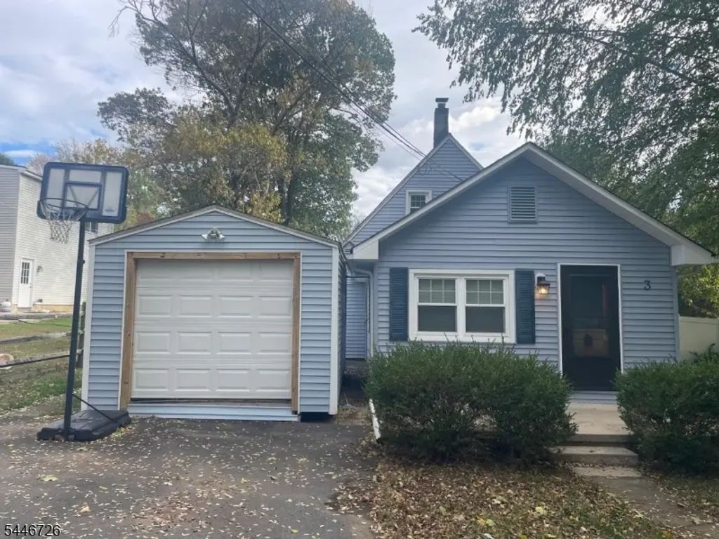 3 Harrison Ave, Hopewell Twp.