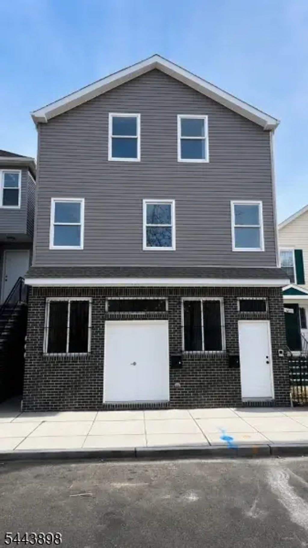 52 Holland St, Newark City