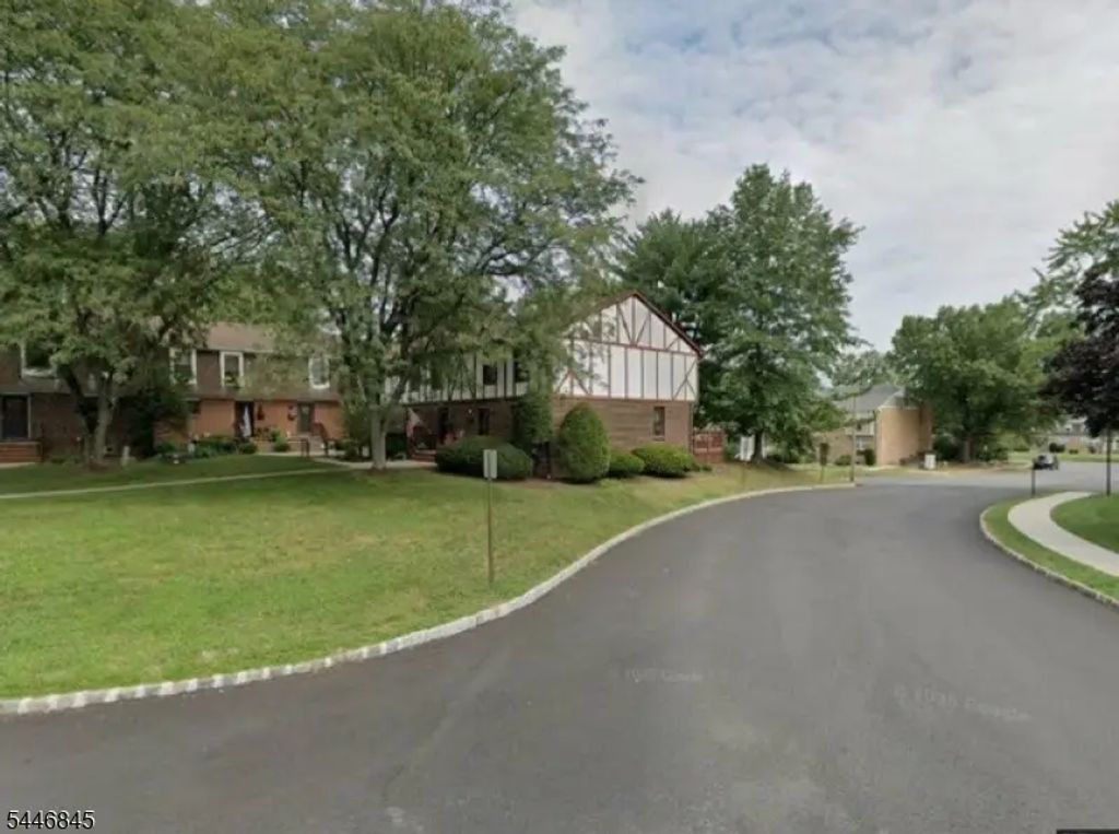 118 Devonshire Ct, Hillsborough Twp.