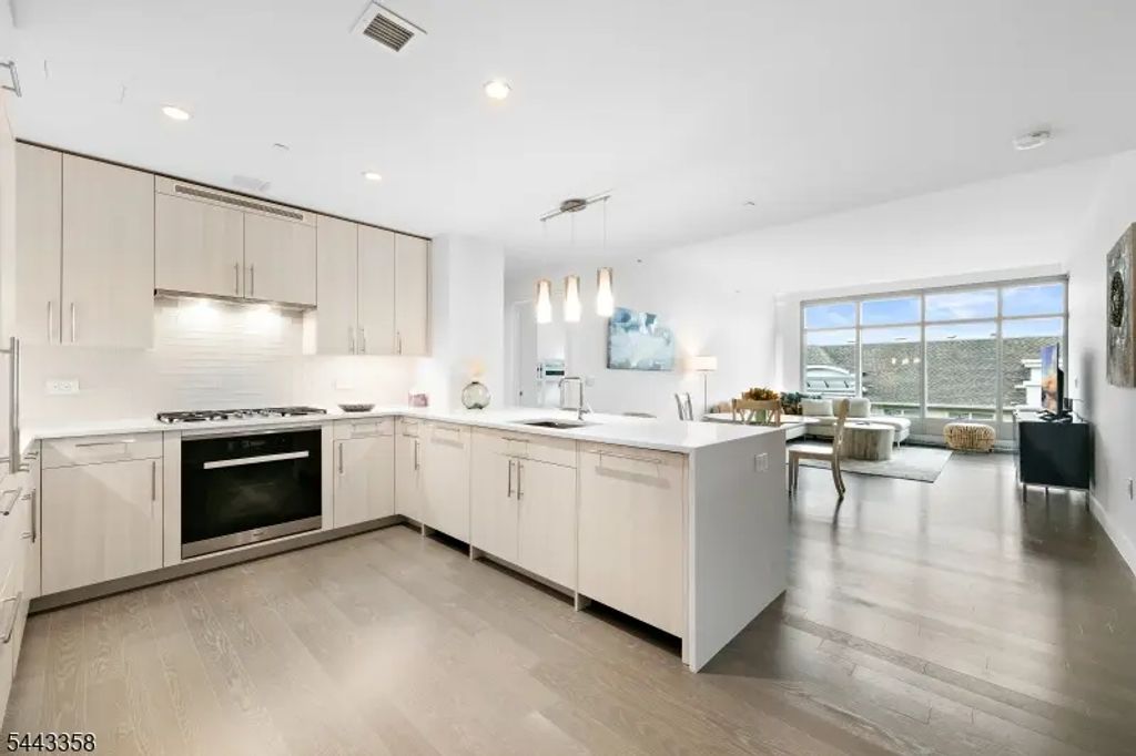 30 Melrose Ter 408, Long Branch City