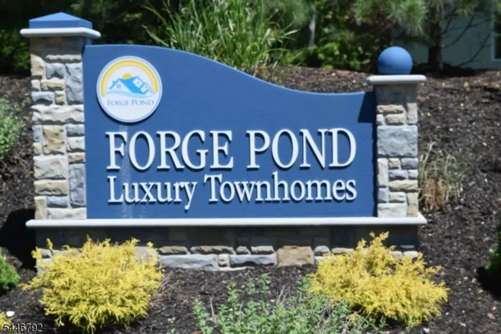 4 Decroce Ct, Parsippany-Troy Hills Twp.