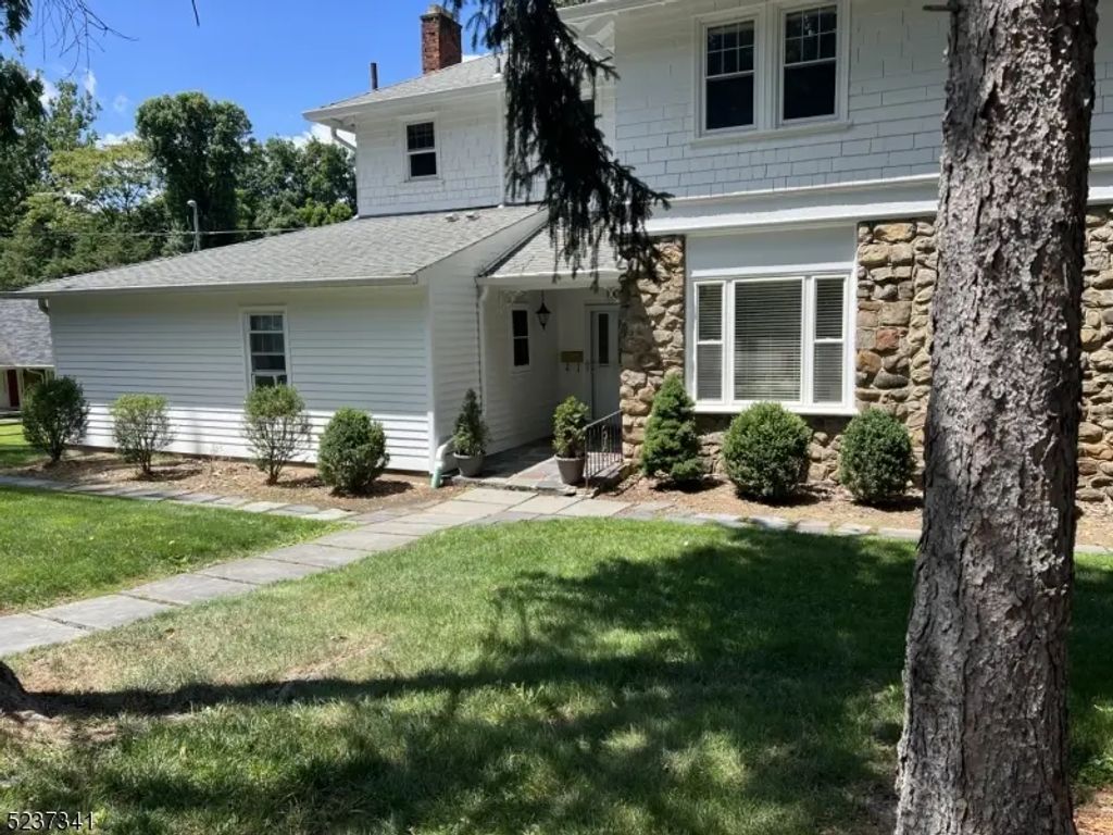 100 Wootton Road, Essex Fells Twp.