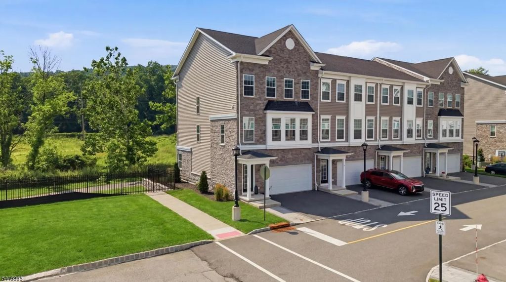 2 Coogan Ct, Morris Plains Boro
