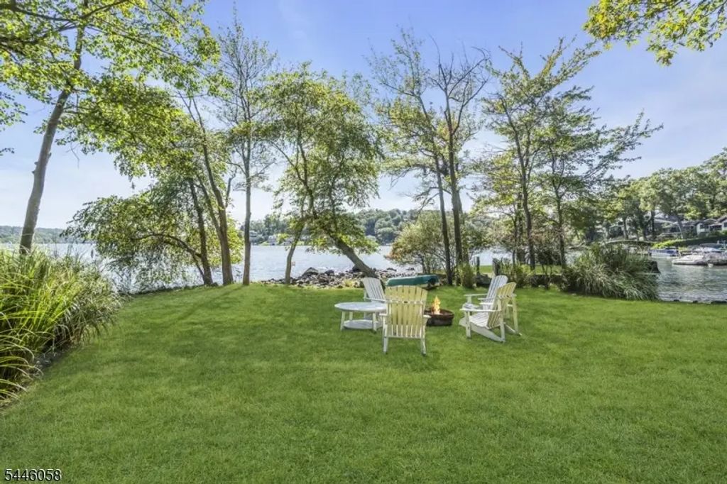 22 Ithanell Rd, Hopatcong Boro