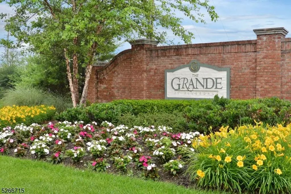 4211 Ramapo Ct, Riverdale Boro