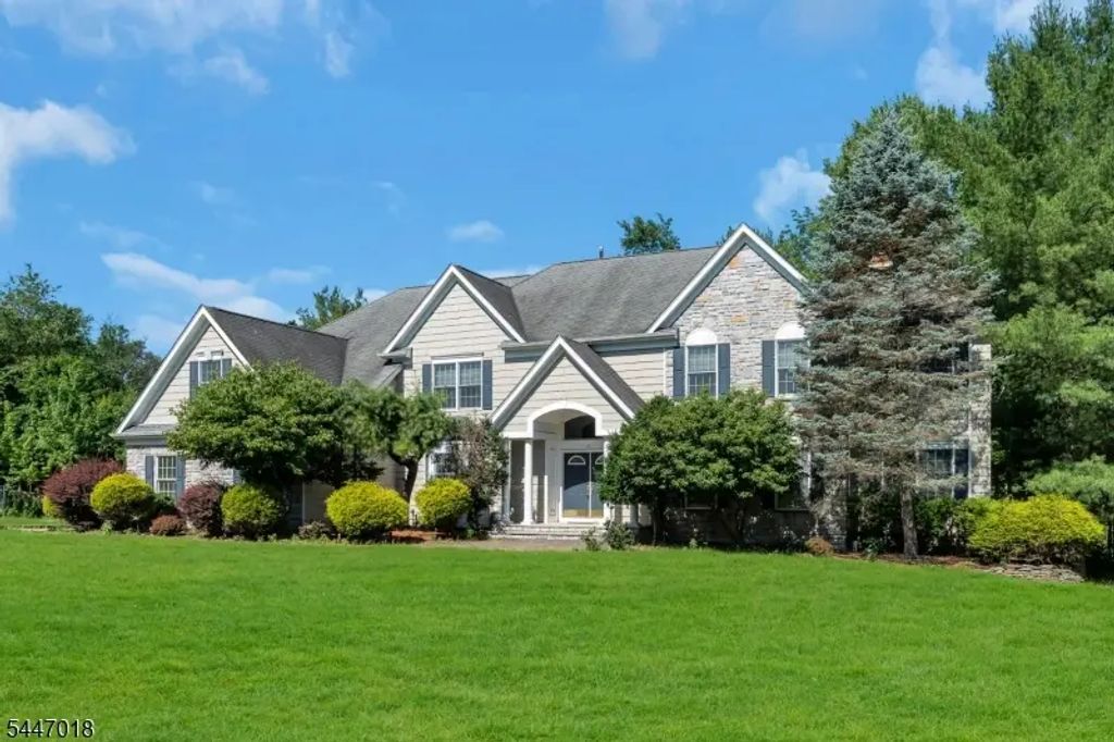 15 Mattben Dr, Warren Twp.