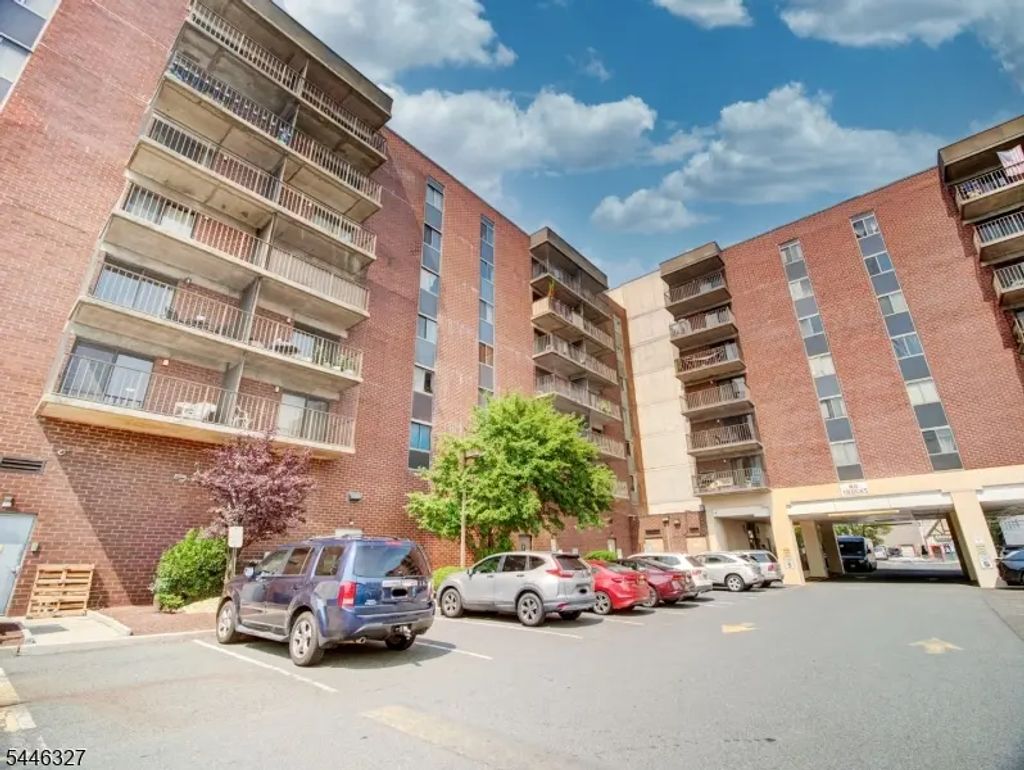 10 N Wood Ave, Linden City