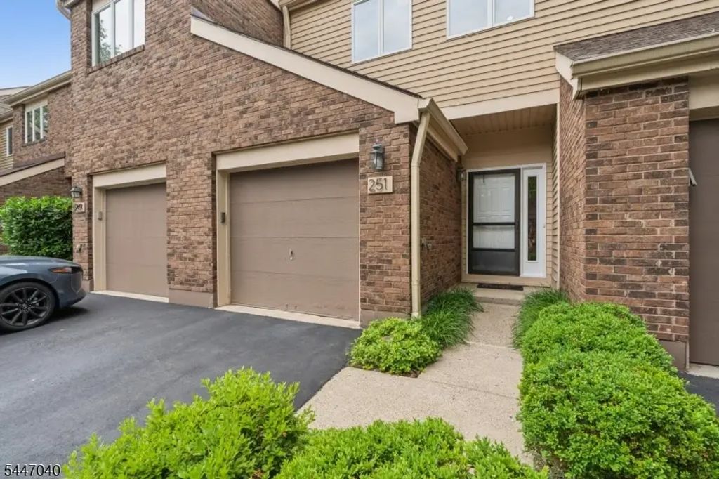 251 Plymouth Ct, Madison Boro