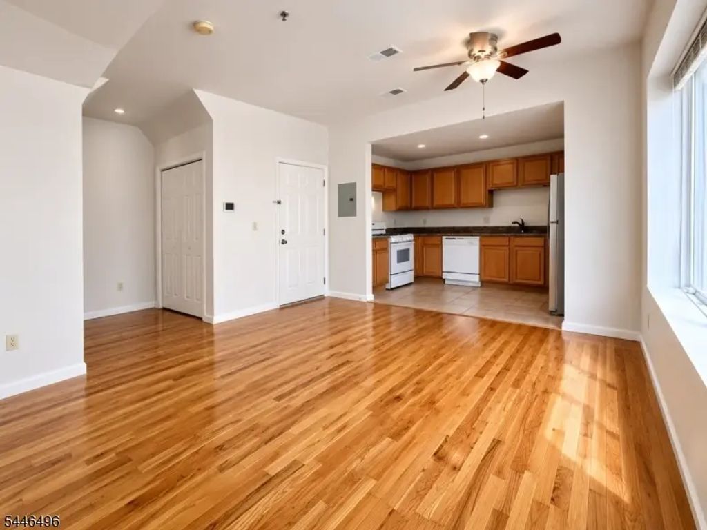151 Valley Rd      D, Montclair Twp.
