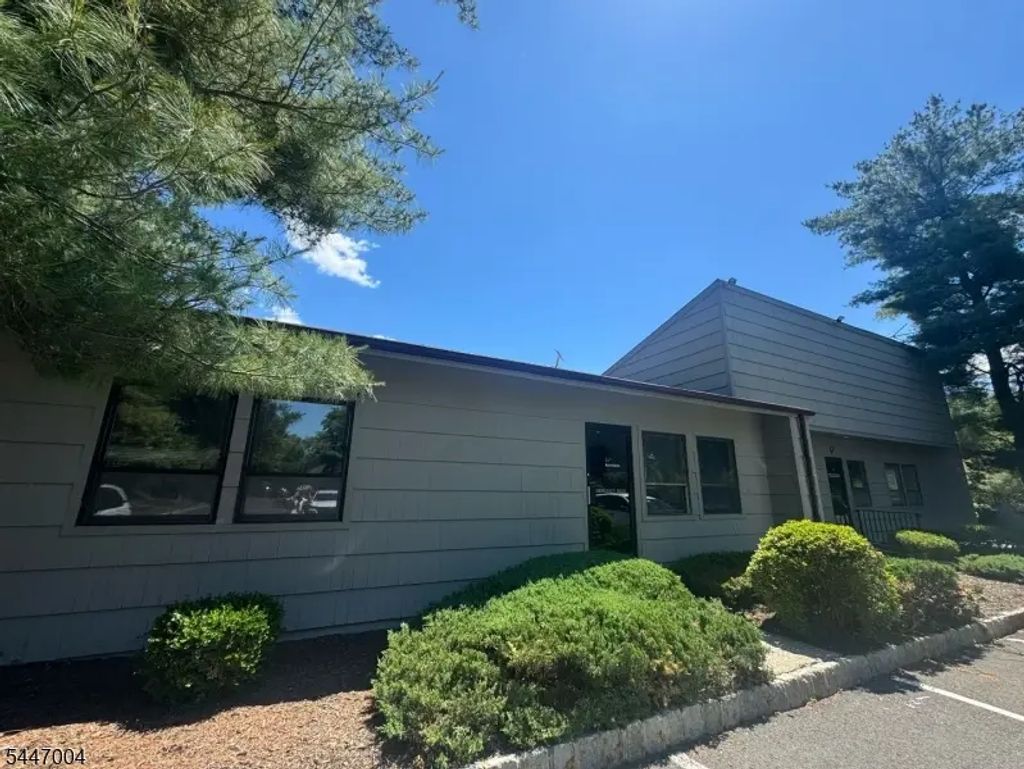 31 P Mountain Blvd, Warren Twp.