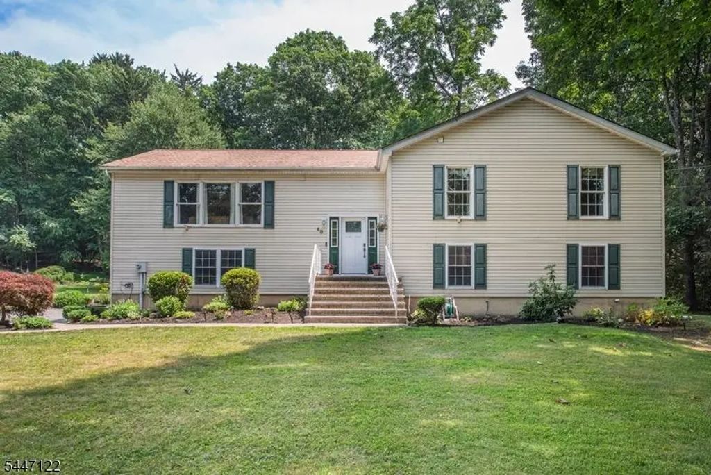 48 Green Ln, Randolph Twp.