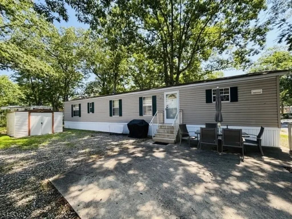 35 Roberts Road, Toms River Township