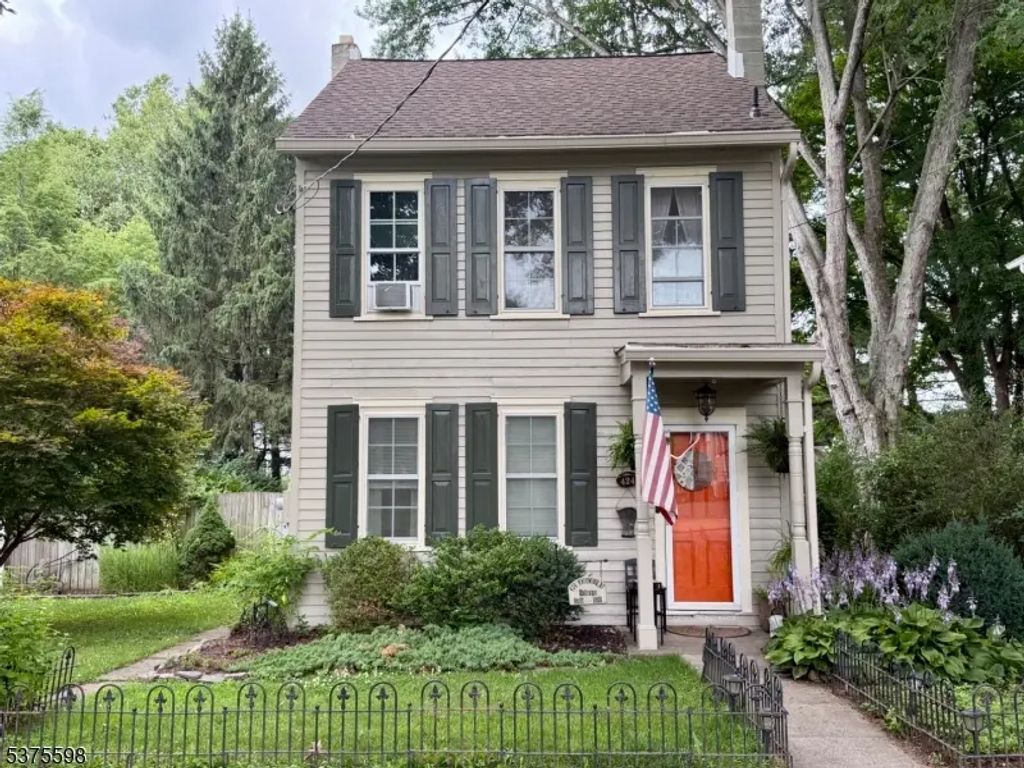 424 Hardwick St, Belvidere Twp.