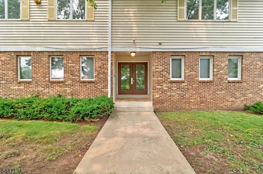 14-18 Lawrence St, Bloomfield Twp.