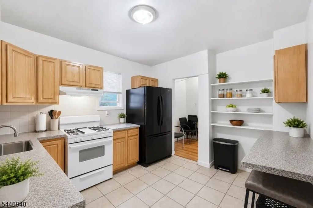 17 Highland Ter, Irvington Twp.